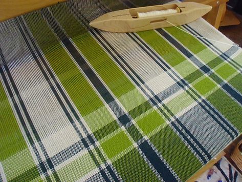 Woven Dish Towels, Cricket Loom, Rigid Heddle Weaving Patterns, Textile Weaving, Weave Inspiration, Fabric Weaving, Weaving Loom Projects, Towel Weaving, Rigid Heddle Weaving