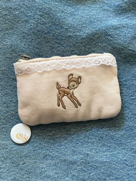 brandy melville bambi deer coin purse sonny angel Coin Purse Brandy Melville, Brandy Coin Purse, Brandy Melville Coin Purse, Brandy Melville Purse, Bambi Clothes, Brandy Melville Bag, Bambi Aesthetic, Christmas Knitting Projects, Purse Aesthetic