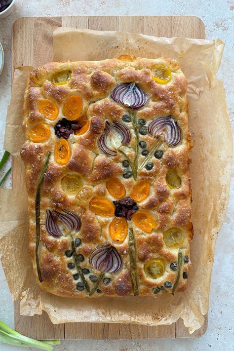 Focaccia garden, spring focaccia, flower focaccia, red onion focaccia, yellow cherry tomato focaccia, focaccia art, decorated focaccia bread Cute Focaccia, Flower Focaccia Bread, Decorated Foccacia Bread, Focaccia Flowers, Decorated Foccacia, Focaccia Bread Art Thanksgiving, Focaccia Aesthetic, Spring Focaccia, Foccia Bread Art