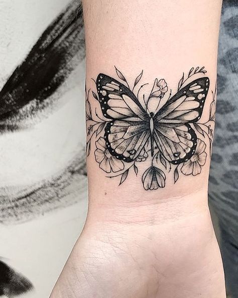 #tattoo #tattooart #tattooed #tatuagem #brazil #love #tattooink #ink #inklife #inked #tattoolife #art #arte #desenho #body #lovetattoo… Butterfly Cross Tattoo, A Butterfly Tattoo, Tiny Butterfly Tattoo, Tattoo Diy, Small Butterfly Tattoo, Muster Tattoos, Inspiration Tattoos, Initial Tattoo, Tattoo Girls