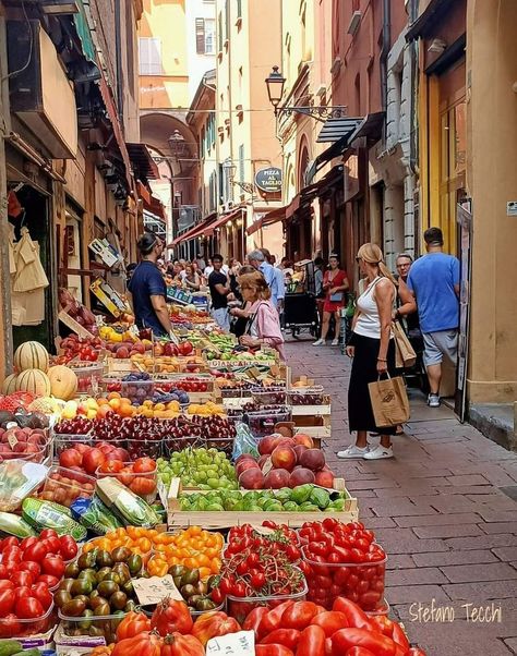 Colors Of Summer, Bologna Italy, Italy Photography, Eat To Live, Outdoor Market, Places In The World, World View, Beautiful Places In The World, Bologna