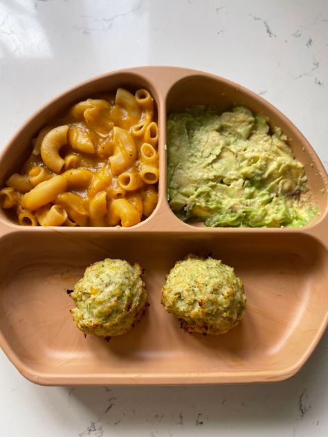 BLW Broccoli Chicken Meatballs Blw Broccoli, Chicken Muffins, Led Weaning Recipes, Ground Chicken Meatballs, Chicken Baby Food, Broccoli Bites, Easy Baby Food Recipes, Bear Recipes, Broccoli Chicken