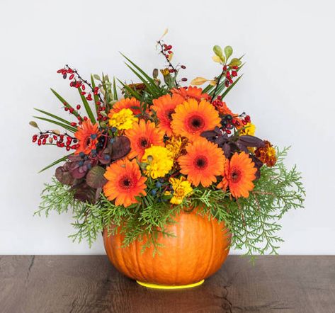 Thanksgiving Table Centerpieces Diy, Thanksgiving Floral Arrangements, Thanksgiving Centerpieces Diy, Easy Diy Thanksgiving, Floral Art Arrangements, Thanksgiving Floral, Thanksgiving Flowers, Table Centerpieces Diy, Pumpkin Vase