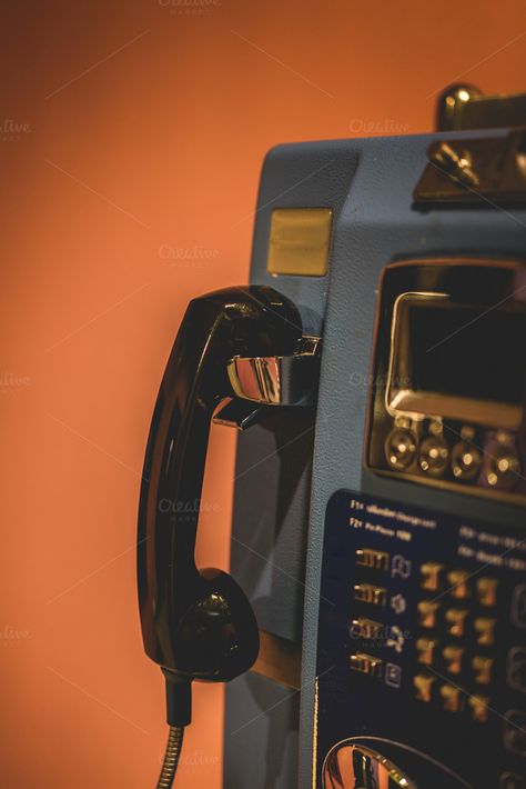 Old Payphone, Telephone Aesthetic Retro, Phone Vintage Aesthetic, Vintage Telephone Aesthetic, Old School Telephone, Telephone Aesthetic, Public Telephone, Old Phones, Old School Phone