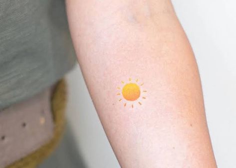 Yellow Ink Tattoos, Yellow Sun Tattoo, Yellow Tattoo, Tattoo Sonne, Minimal Tattoo Designs, Minimal Tattoo Ideas, Cow Tattoo, Sunset Tattoos, Finger Tattoo Designs