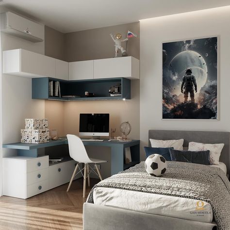 The bedroom is decorated with blue and white soccer ball-themed bedding, pictures of soccer players and fields, and a soccer ball on the bed and desk. The walls are painted white and the floor is covered in a light blue carpet. The overall impression is bright, airy, and soccer-themed. Modern Boy Bedroom, Small Boys Bedroom Ideas, Cool Boys Bedroom, Gaia Miacola, Small Boys Bedrooms, Soccer Bedroom, Kids Room Design Boys, Boy Bedroom Ideas, Teenager Bedroom Design