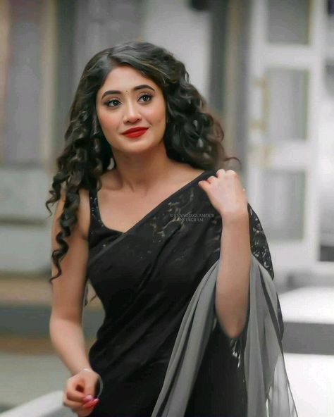 Shivangi Joshi In Black Dress, Naira In Saree, Black Saree Girls Dp, Shivangi Joshi In Saree, Naira Outfits, Kaira Pics, Pink Purple Dress, Shivangi Joshi Instagram, Simple Saree Designs