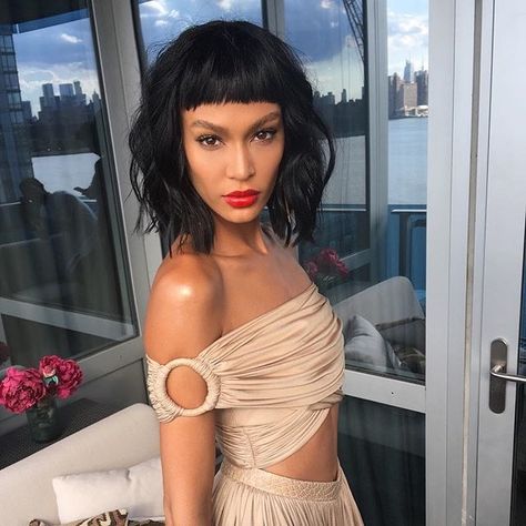 Joan Smalls Cuts Her Hair for the 2016 CFDAs Beachy Bob, Red Carpet Updo, Celebrity Bangs, Micro Bangs, Celebrity Hair Trends, Bangs Hairstyle, Baby Bangs, Red Carpet Hair, Anna Karina