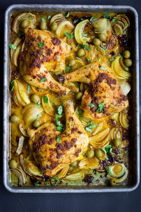 Moroccan Chicken Recipe, Chicken Bake Recipe, Plats Ramadan, Broiled Chicken Breast, Sheet Pan Meals Chicken, Pan Chicken Recipes, Easy Sheet Pan Dinners, Broiled Chicken, Moroccan Chicken