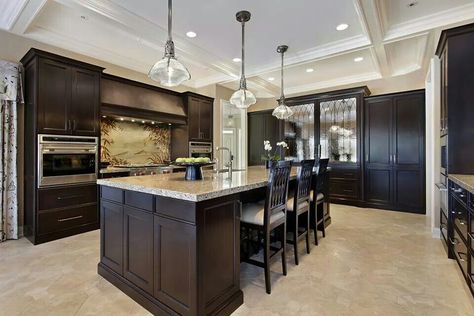 Love this too! Spacious! Dark Wood Kitchen Cabinets, Dark Wood Kitchens, Kabinet Dapur, Dark Wood Cabinets, Cabinets Ideas, Oak Kitchen Cabinets, Black Kitchen Cabinets, Kitchen Cabinet Styles, Dark Kitchen