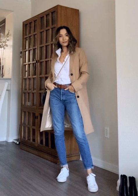 Jeans Button Up Shirt Women, Button Up Shirt And Cardigan Outfit, White Shirt Autumn Outfit, Dressing Up A White Button Up, White Top And Jeans Outfit Winter, White Button Down Casual Outfit, Button Up Shirt Outfit Business Casual, Tucked In Button Up, White Button Down Winter Outfit