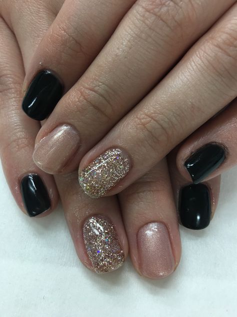 Light Elegance Black Tie, Doll Face & Champagne Gel Nails Cream Black And Gold Nails, Nails To Go With Black And Gold Dress, Champagne And Black Nails, Nails For Formal Event Black Tie, Champagne Gel Nails, Black Tie Wedding Nails, Black Tie Nails, Fingernail Ideas, Christmas Party Makeup