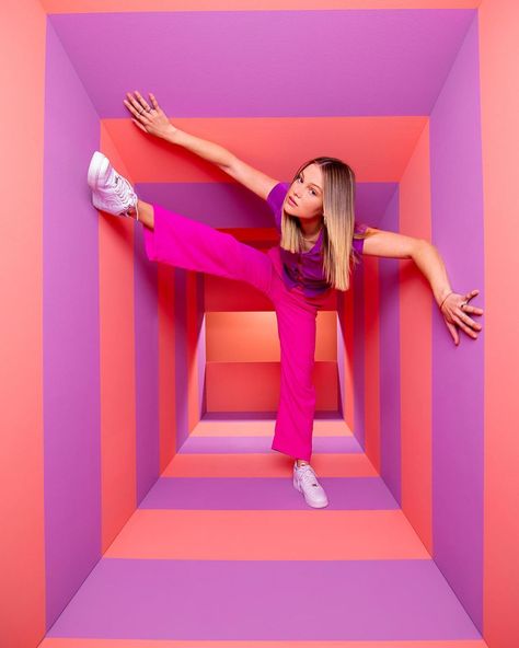 Pop Art Fashion Photography, Space Tunnel, Bright Colored Outfits, Concert Poster Design, Pop Art Fashion, Beautiful Photoshoot Ideas, Cruel Summer, Personal Branding Photoshoot, Olivia Holt