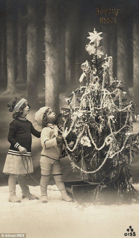 A French Christmas greeting postcard, with Joyeux Noel inscription and image of children playing with a Christmas tree Postcards Christmas, Images Noêl Vintages, Vintage Jul, Christmas In Italy, Vintage Christmas Photos, French Christmas, Vintage Christmas Images, London Christmas, Christmas Parade