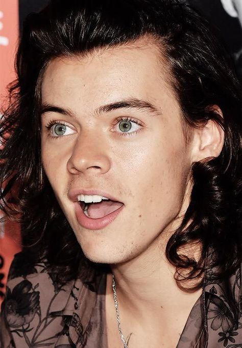 Harry Styles Eyes, Harry Styles Long Hair, Prince Hair, Harry Styles Wallpaper, Harry Styles Pictures, Harry Styles Photos, One Direction Pictures, Mr Style, The Perfect Guy