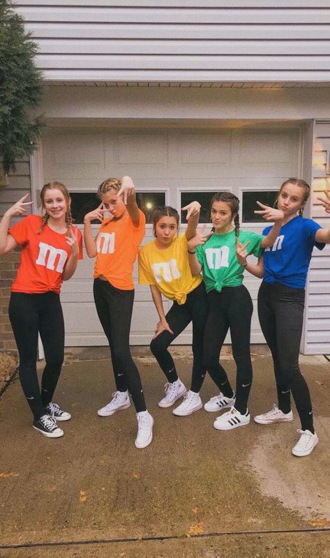 Diy Halloween Dress, Halloween Costume Teenage Girl, College Halloween Parties, Halloween Dress Up Ideas, Girl Group Halloween Costumes, Best Group Halloween Costumes, Halloween Costumes College Girls, Couples Halloween, Halloween Costumes For 3