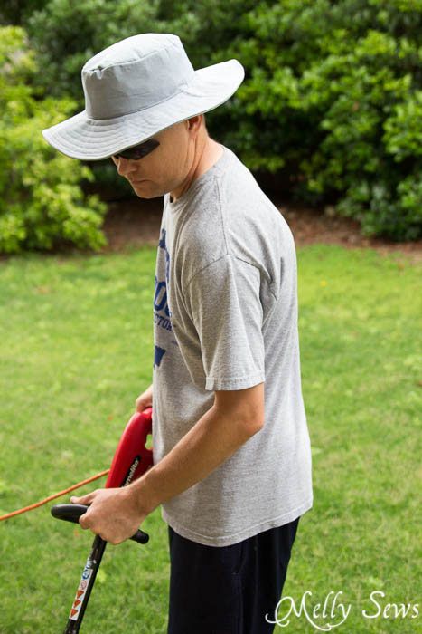 How to make a pattern and sew a hat - with a free template for any style. Fishing Hat Pattern, Sew A Hat, Sew Hat, Bucket Hat Pattern Free, Mens Hat Pattern, Millinery Diy, Melly Sews, Sewing Men, Sewing Hats