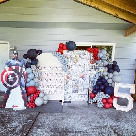 What’s a super hero party without the Cap? Captain American is a fan favorite in this house. This display was my favorite! Custom build comic book wall, hired favor wall and #5 marquee plus some of our props. Such a great place for photos that I will cherish forever! Party Favors Wall, Comic Book Wall, Avengers Birthday Party Decorations, Captain America Party, Super Hero Party, America Party, Avenger Birthday Party, Avengers Birthday, Book Wall