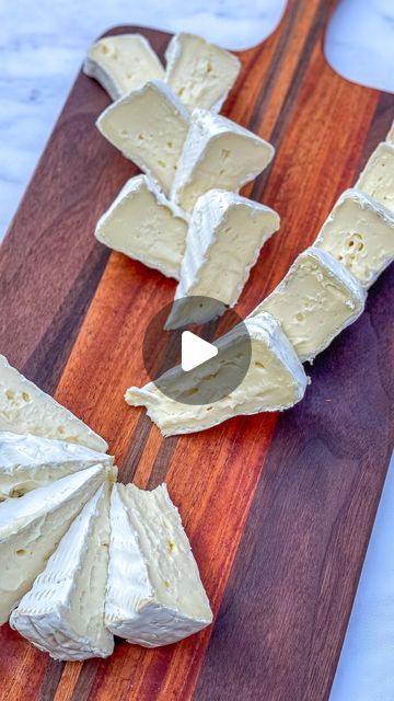 Emily Love Leserman on Instagram: "four ways to style brie⁣ ⁣ it is not my favorite (I love salt too much), but brie is always a crowd pleaser. legend has it that in the 8th century, french emperor charlemagne first tasted this soft cheese at a monastery in Reuil-en-Brie. it was love at first bite. and as it is with all things, the favorites of kings become the favorites of the people⁣ ⁣ the styles:⁣ 1. the fanned wheel ⁣ 2. the ladies fainting fan⁣ 3. the braid ⁣ 4. the brie river⁣ ⁣ if you use any of these techniques please tag me @makefoodlovely  ⁣ I brie-lieve in you!⁣ em" How To Eat Brie, Brie Cheese Appetizer, Brie Wheel, Brie Cheese Recipes, Cheese And Cracker Tray, Cheese Triangles, Ramadan Desserts, Cheese Display, Cheese Wheel