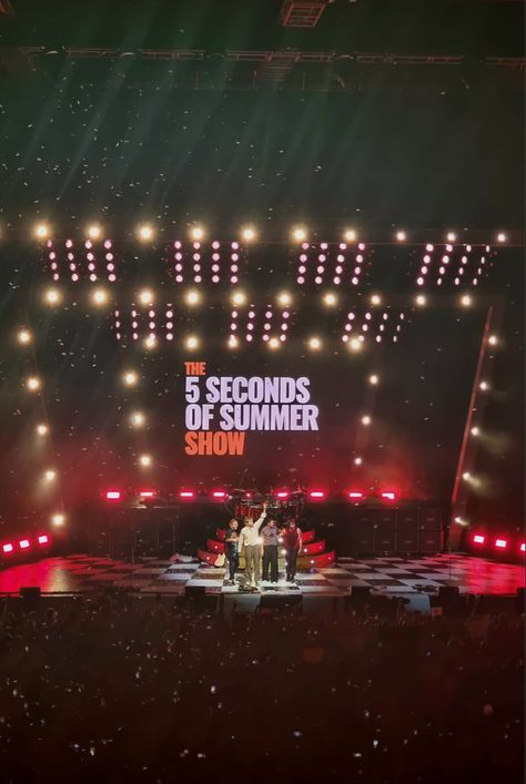 Random Celebrities, 5sos Concert, 5sos Wallpaper, Smile And Wave, Five Seconds Of Summer, Wallpaper Iphone Disney, 2024 Vision, World Domination, 5 Seconds Of Summer