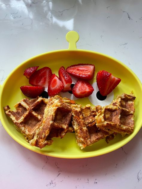 Baby Led Weaning Apple & Carrots Egg Waffle Recipe Carrot Waffles, Egg Waffle Recipe, Led Weaning Recipes, Baby Meals, Egg Waffle, Baby Led Weaning Recipes, Waffle Recipe, Weaning Recipes, Led Weaning