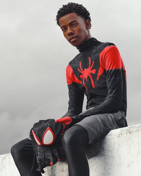 Miles Morales cosplay, black boy, fotografia, Brasil, homem aranha. Miles Morales Cosplay, The Man From Earth, Spiderman Poses, Spiderman Cosplay, Spiderman Party, Best Friend Love, Figure Poses, Miles Morales, Character Design Animation