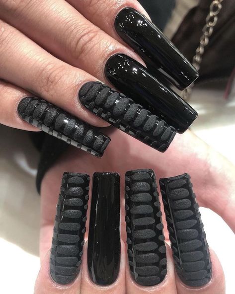 NAILPRO on Instagram: “🖤🐊 Here for this black croc print by @polished_dtla�” Nail Manicure Black, Black Nails With Accent Nail, Black Nails With Accent, Black Croc Nails, Black Nail Glitter, Crocodile Print Nails, September Nails Art, Black Nails With Glitter, Black Acrylic Nails