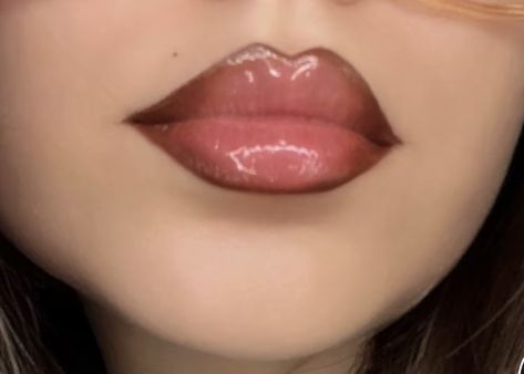 Hoco Makeup Lips, Prom Lip Combo, 2000s Lip Combo, Lip Inspo Make Up, Y2k Lip Combo, Lips Makeup Ideas, Lip Combo Aesthetic, Cupid Makeup Looks, Fairy Lips