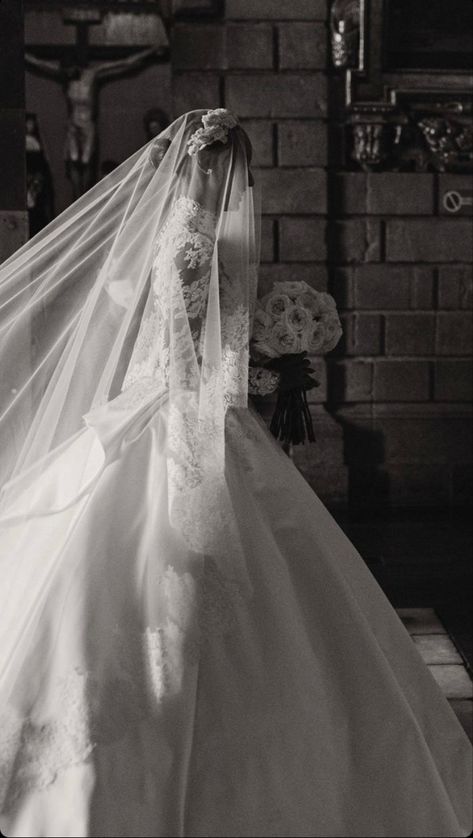 Jasmin Tookes, Dress With Veil, Wedding Dress With Veil, Wedding Photography Styles, Dream Wedding Ideas Dresses, Classy Wedding, Photo Journal, Zuhair Murad, Wedding Mood