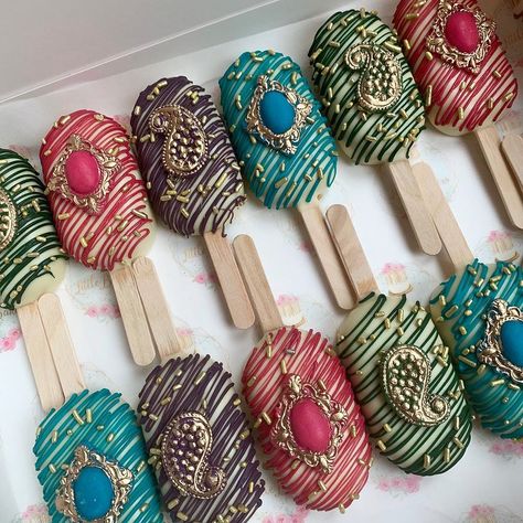 Mehendi Cookies, Diwali Chocolates, Mehndi Cake, Dessert Decor, Callebaut Chocolate, 17 Birthday Cake, 17 Birthday, Pakistan Wedding, Mehndi Night