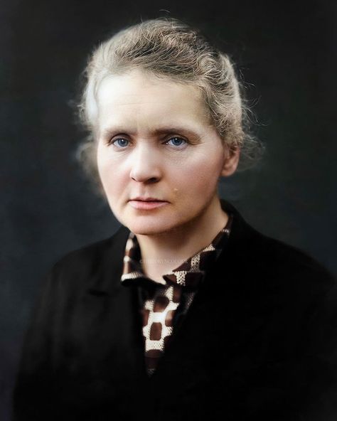 Portrait of scientist Marie Curie taken... - History in Color Marie Curie Portrait, Marie Curie Nobel Prize, Colorized History, Jewish Girl, Marie Curie, Colorful Portrait, Scientific Illustration, Nobel Prize, Famous Books