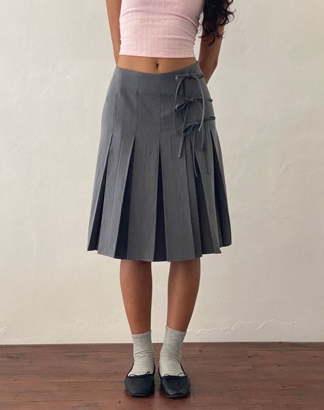 Wardrobe Aesthetic, Flared Midi Skirt, Grey Pleated Skirt, Style Moodboard, Midi Skirt Outfit, Midi Flare Skirt, December 2024, Hiccup, Bandeau Dress