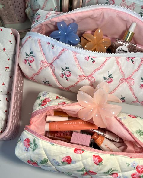 Sundays looking like ✨🍓🧚‍♂️💘💫🦋🍒 #cute #dressingtable #fairy #strawberrygirl #makeupbag #smallbusiness #handmade Lana Hair, Dyson Air Wrap, Hot Hair Tools, Air Wrap, Hair Bag, Inside My Bag, Kindle Sleeve, Baby Pink Aesthetic, Hair Tool