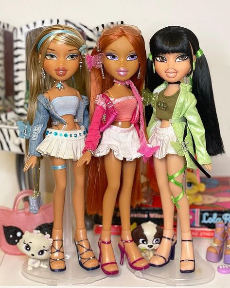 One Color Outfit, Bratz Doll Outfits, Y2k Bratz, Brat Doll, Bratz Girls, Bratz Inspired Outfits, 2000s Clothes, Doll Aesthetic, Original Fashion