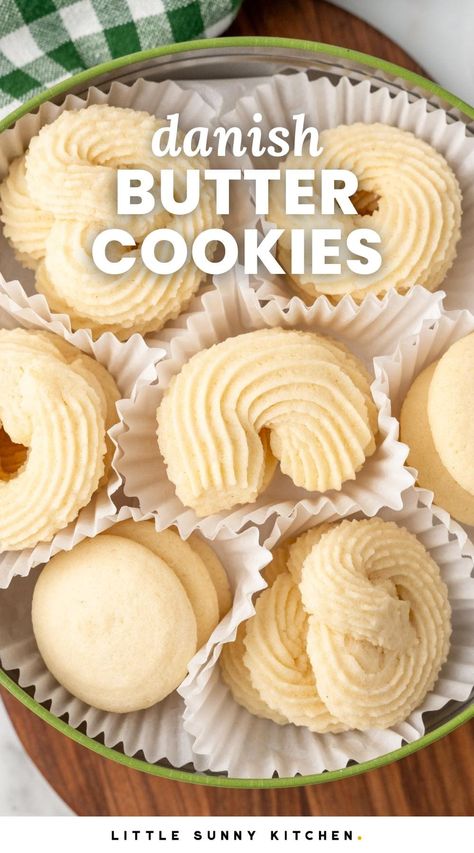 Danish Butter Cookies Danish Butter Cookie Recipe, Butter Cookie Recipe Christmas, Recipe Christmas Cookies, Danish Butter Cookies Recipe, Cookie Recipe Christmas, Melt In Your Mouth Cookies, Homemade Danish, Danish Cookies, Hot Chocolate Fudge