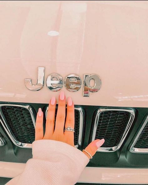 🌻VSCO🌻 on Instagram: “Nail Inspo 🌻follow @vscos_one_and_only for good vibes 🌻 🌻follow @vscos_one_and_only for good vibes 🌻 • • • • #women #scrunchie #scrunchies…” Preppy Car, Jeep Hair, White Jeep, Dream Cars Jeep, Car Goals, Jeep Lover, Jeep Accessories, Jeep Girl, Jeep Cars