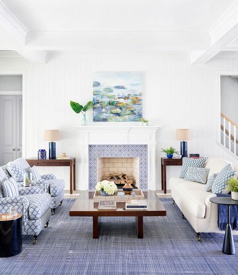 blue + white living room Andrew Howard, Blue And White Living Room, Minimalist Living Room Decor, Sala Grande, House Of Turquoise, Cottage Living Rooms, Coastal Living Rooms, Coastal Living Room, Living Room Decor Ideas