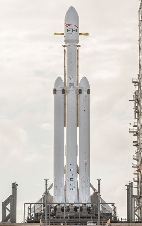 Falcon Heavy - February 6, 2018 Spacex Falcon Heavy, Space The Final Frontier, Nasa Space Program, Spacex Launch, Password Organizer, Space Technology, Falcon Heavy, Vintage Jeep, Space Launch