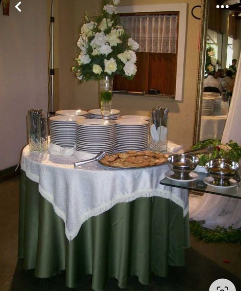 Wedding Buffet Table Setup, Buffet Wedding Table Setting, Buffet Style Wedding Reception, Wedding Buffet Table Decor, Buffet Table Arrangement, Buffet Displays, Christmas Buffet Table, Dinner Hosting, Catering Decor