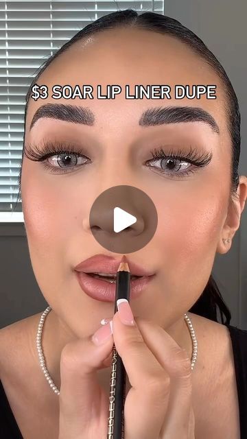 MARJAN on Instagram: "OMG $3 soar lipliner dupe! 🙊😳   @lagirlcosmetics blushing lip liner   #makeup #makeuptutorial #makeupartist #wakeupandmakeup #makeupdupes #makeuphacks #hudabeauty" Makeup Tutorial Lip Liner, How To Lip Line Your Lips To Look Bigger, How To Apply Lip Liner Tutorials, How To Lip Line Your Lips, How To Make Lips Look Bigger, How To Apply Lip Liner, Lipliner Tutorial, Lip Liner Looks, Blush Makeup Looks