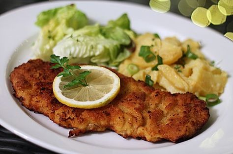 Veal Schnitzel, Austrian Cuisine, Boiled Beef, Schnitzel Recipes, Salt Pork, Curry Rice, Pork Cutlets, Colorful Vegetables, Vegetable Salad