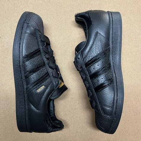 Latest Sneakers, Fall Fits, Kinds Of Shoes, Adidas Superstar Sneaker, Swag Shoes, Sneakers Men Fashion, Dream Shoes, Shoe Game, Fashion Killa