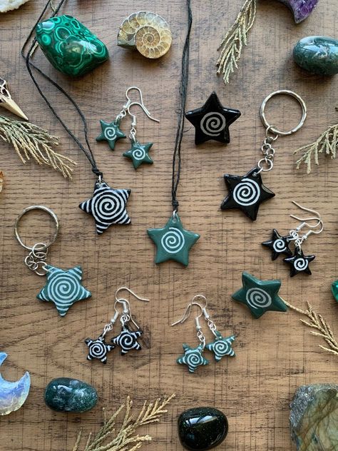 Spiral Star Clay Charm Necklaces, Earrings, Keyrings, Phone Charms and Pin Badges Grunge Y2k Goblincore Swirl Stars Whimsigoth Pagan - Etsy Spiral Star, Tanah Liat, Clay Diy Projects, Seni Cat Air, Charm Necklaces, Funky Jewelry, Handmade Jewelry Diy, Diy Crafts Jewelry, Clay Charms