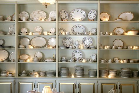 Crockery Showroom, Homeware Display, Housewares Store, Pvc Ceiling Design, Kitchen Accesories, Retail Interior Design, Luxury Tableware, Showroom Interior Design, Kitchen Display