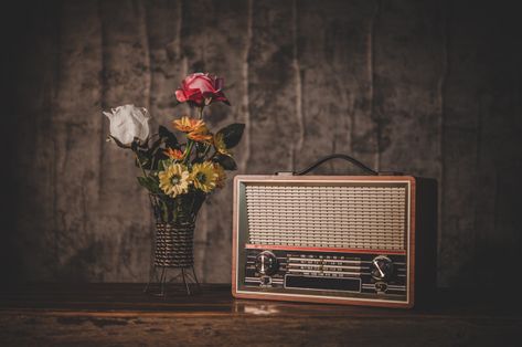 Still life with a retro radio receiver a... | Free Photo #Freepik #freephoto #freeflower #freemusic #freeflowers #freetechnology Epik High, Old Radio, Retro Radios, Music Visualization, Whatsapp Videos, Radio Vintage, Retro Radio, Music Station, Old Radios