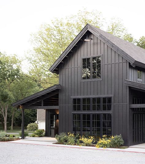 The Modern Black Barn at Spain Ranch provides the perfect setting for small weddings and elopements Black Barndominium, Black Houses, Barn Living, Black Barn, Modern Barn House, Lots Of Windows, Modern Farmhouse Exterior, Shed Homes, Exterior Ideas