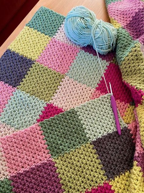 Crochet Patchwork Squares, Crochet Patchwork Blanket, Patchwork Squares, Scrap Yarn Crochet, Crochet Square Blanket, Granny Square Crochet Patterns Free, Crocheted Blanket, Ball Of Yarn, Crochet Easy