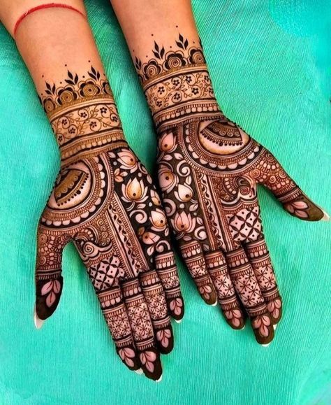 Mehendi Designs Latest Front Hand, Mehandi Designs Trending, Mehndi Design Trending, Latest Wedding Mehndi Designs, Mehndi Design New Style, Teej Mehendi Design Latest, Mehndi Design For Wedding, Teej Mehendi Design Simple, Mehendi Design For Engagement