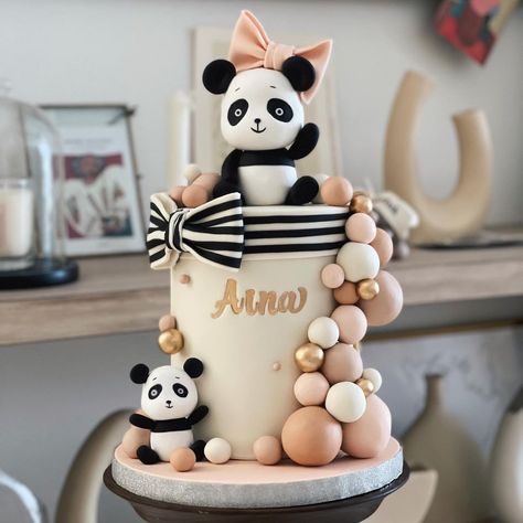 Panda Birthday Party Decorations, Fairytale Cakes, Panda Bear Cake, Panda Birthday Cake, Amazing Birthday Cakes, Bolo Panda, Edible Grass, Panda Cake, Panda Birthday Party