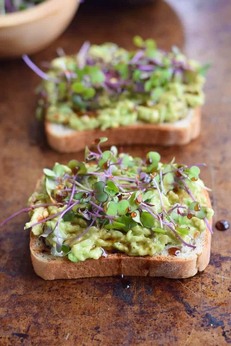 Try this simple and delicious Avocado Toast and Microgreens for a quick breakfast. The healthy fat from the avocado will help you stay full until lunch. Microgreen Recipes, Open Face Sandwich, Microgreens Recipe, Avocado Dessert, Open Face, Toast Recipes, Quick Breakfast, Clean Eating Snacks, Healthy Fats